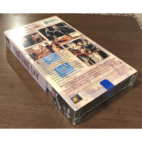 One Fine Day (VHS, 1996)  George Clooney Michelle Pfeiffer Watermarks Sealed - Picture 3 of 4